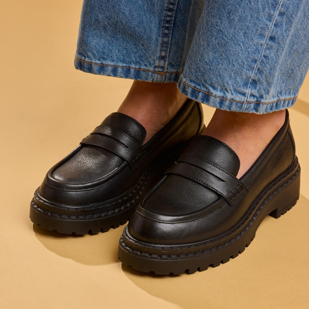 Slip On Ladies Shoes Black Hush Puppies Odessa Loafer
